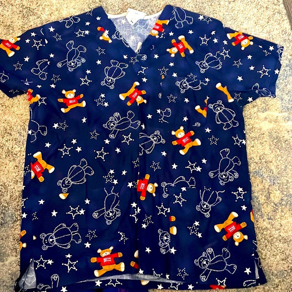 Women’s 3-pocket scrub shirt